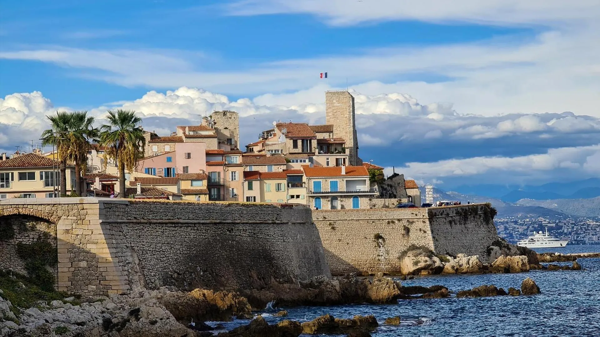 Casalionelantibes 70 Sqm Apartment With Garden And Parking