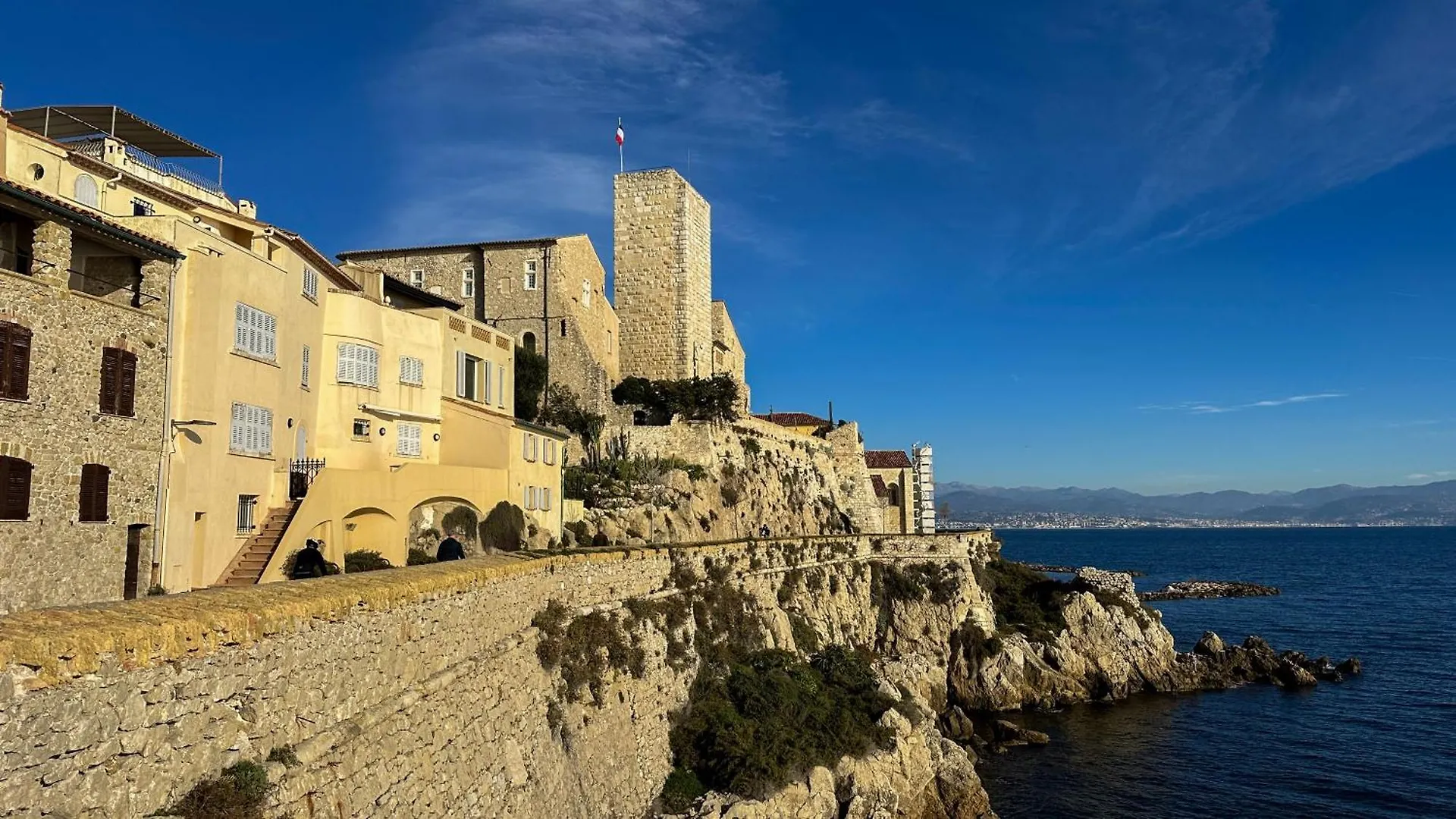 Casalionelantibes 70 Sqm Apartment With Garden And Parking France